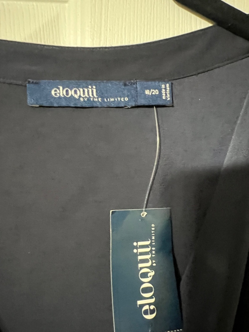 ELOQUII Draped Sleeveless Tank - Navy Sz 18/20W - Picture 2 of 3
